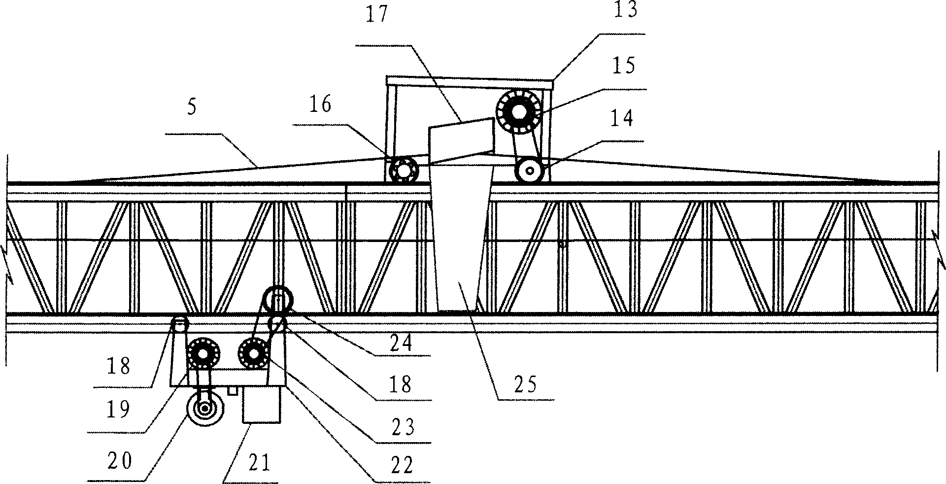 Large span complex channel concrete casting machine