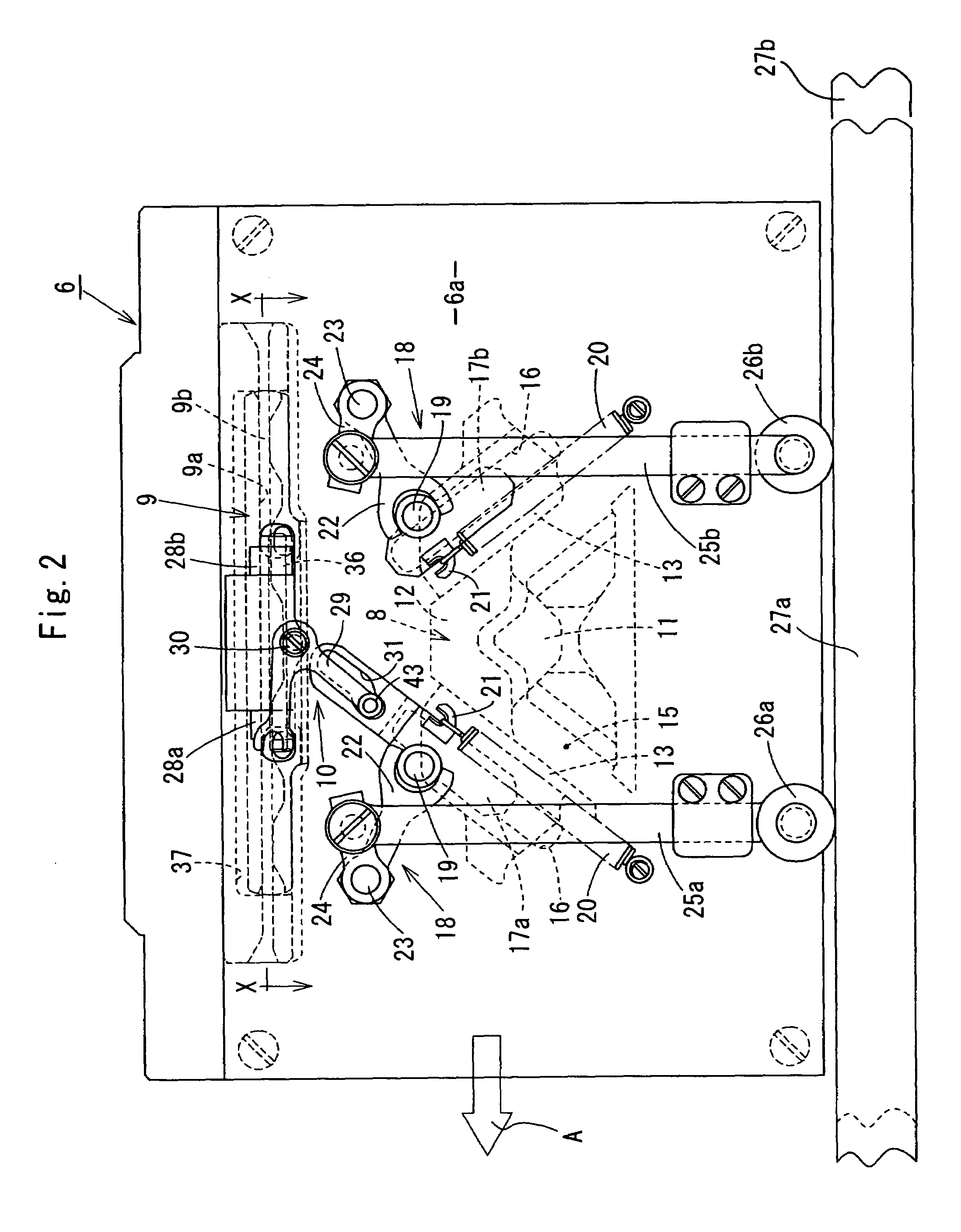 Weft knitting machine with movable yarn guide member