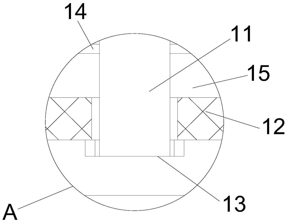 Irregular particle granulator for producing soil conditioner