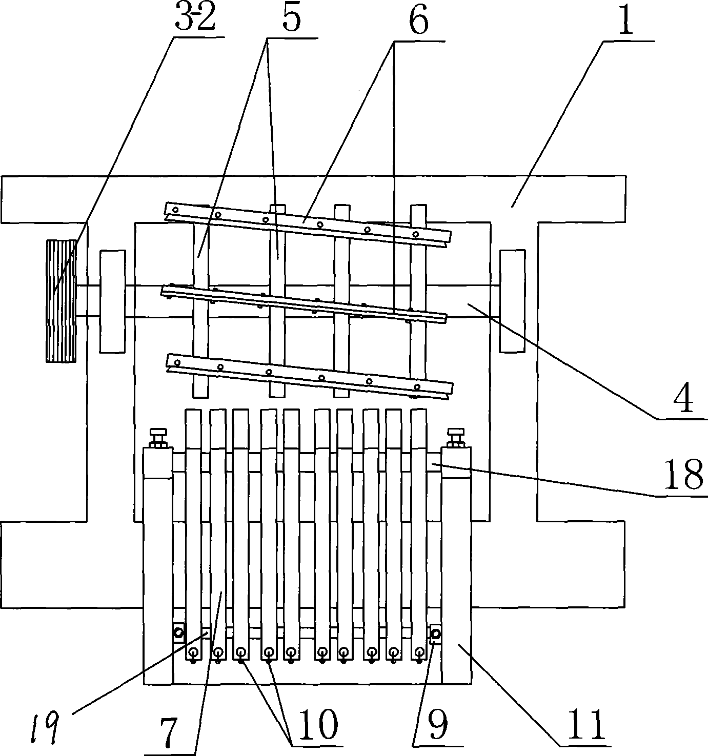 Roller screen type stone extractor for separating soil and stone