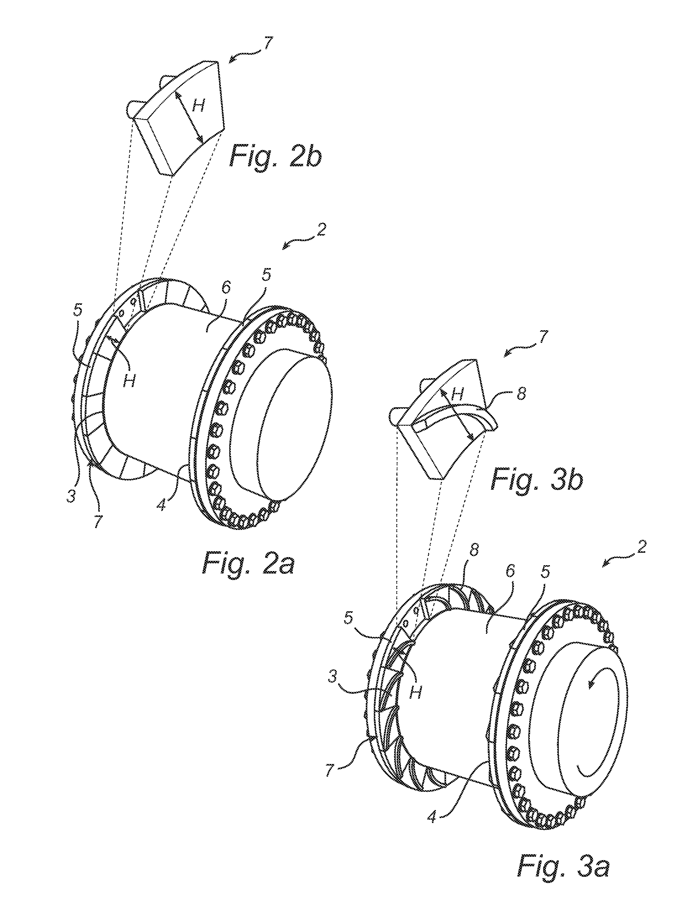 Roller crusher having at least one roller comprising a flange