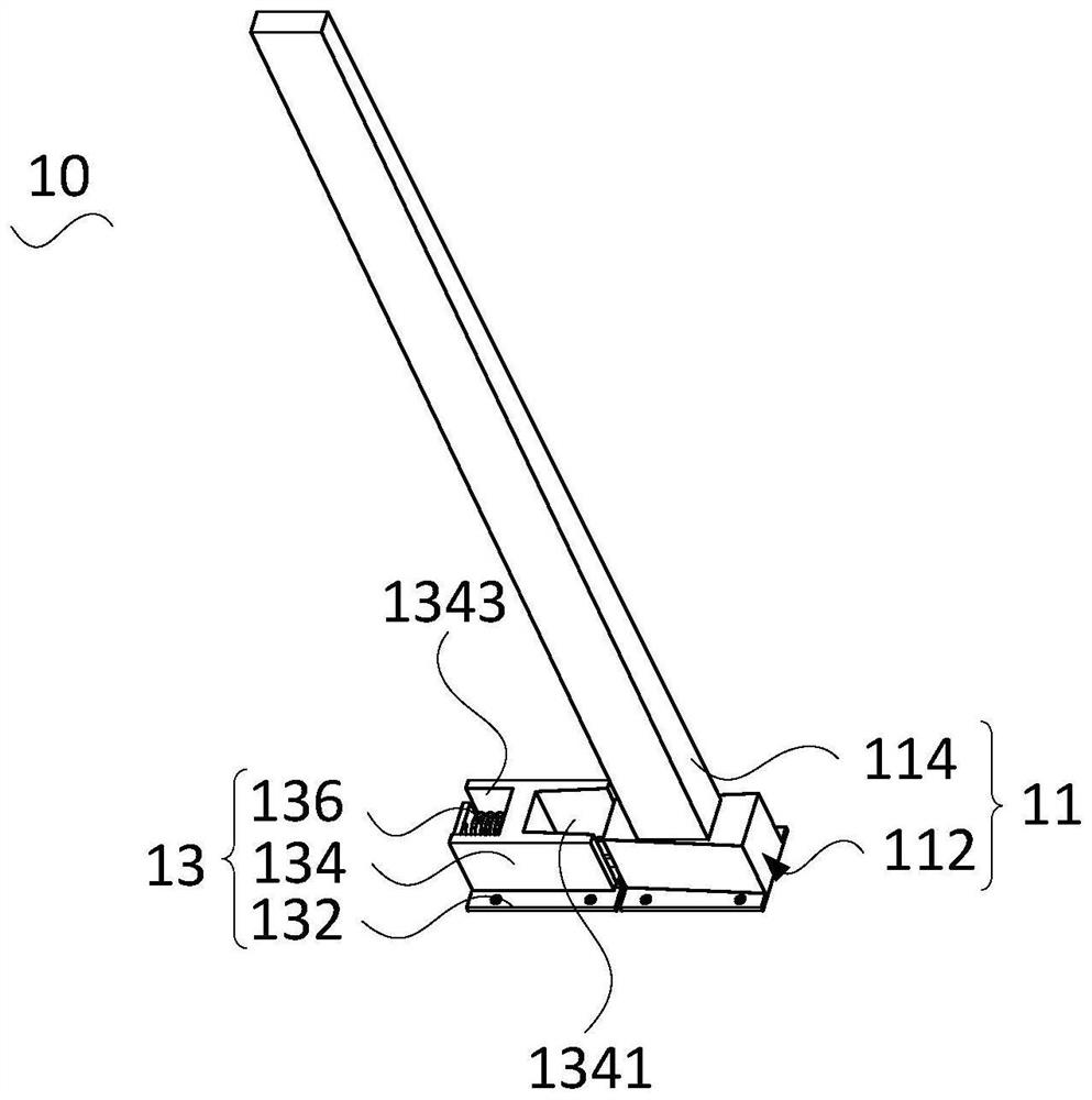 Air conditioner and defrosting structure thereof