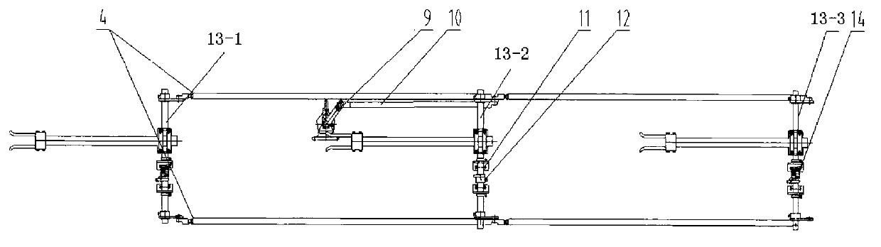 Three phase earthing switch structure driven by duplex pull rods and distributed in I shape