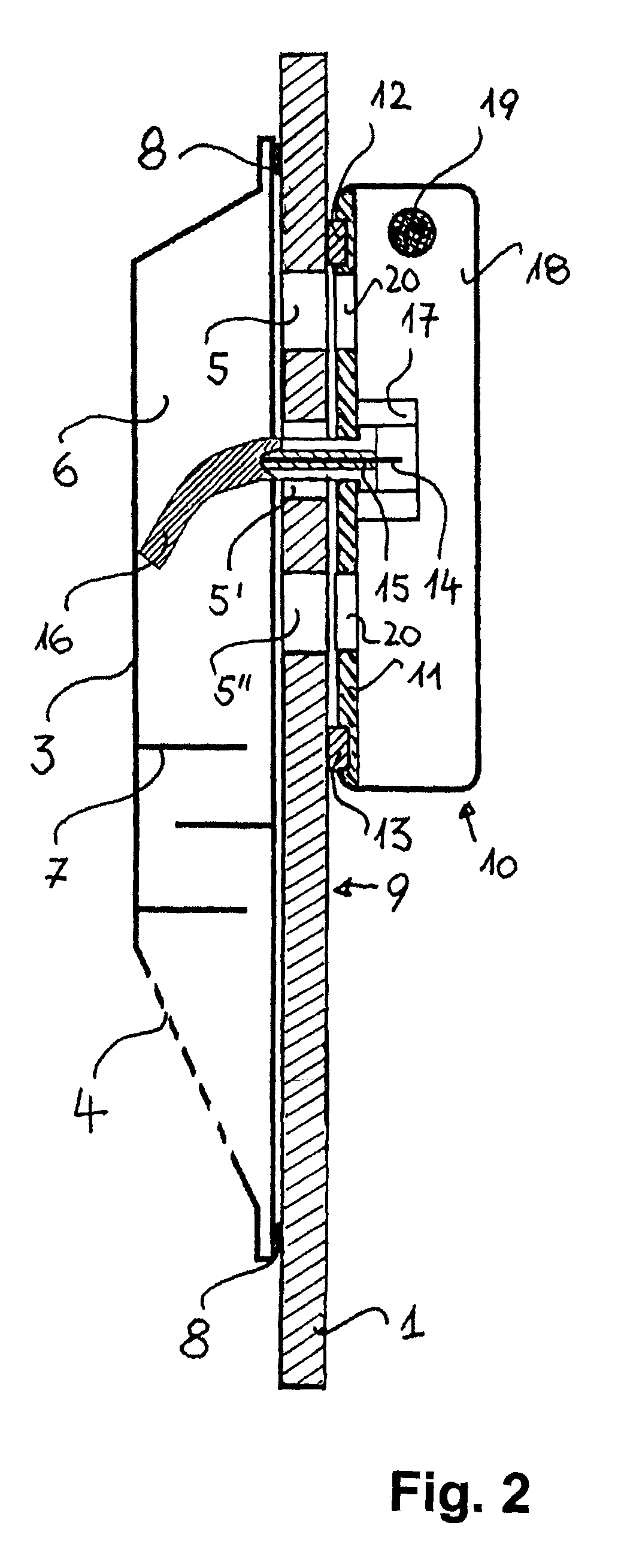 Arrangement of an antenna on a container