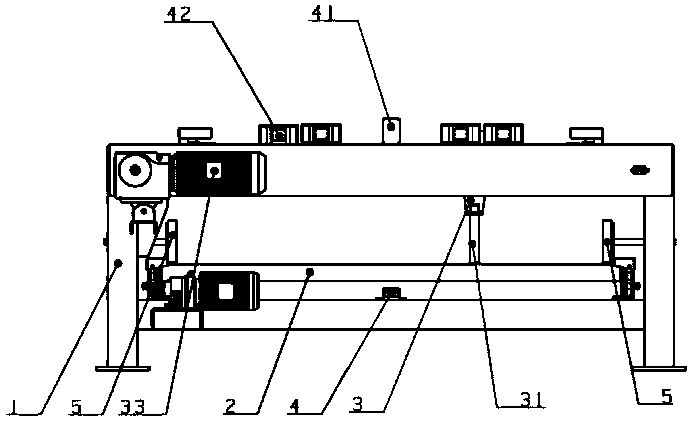 Automatic bag-packaging product conveying path splitter