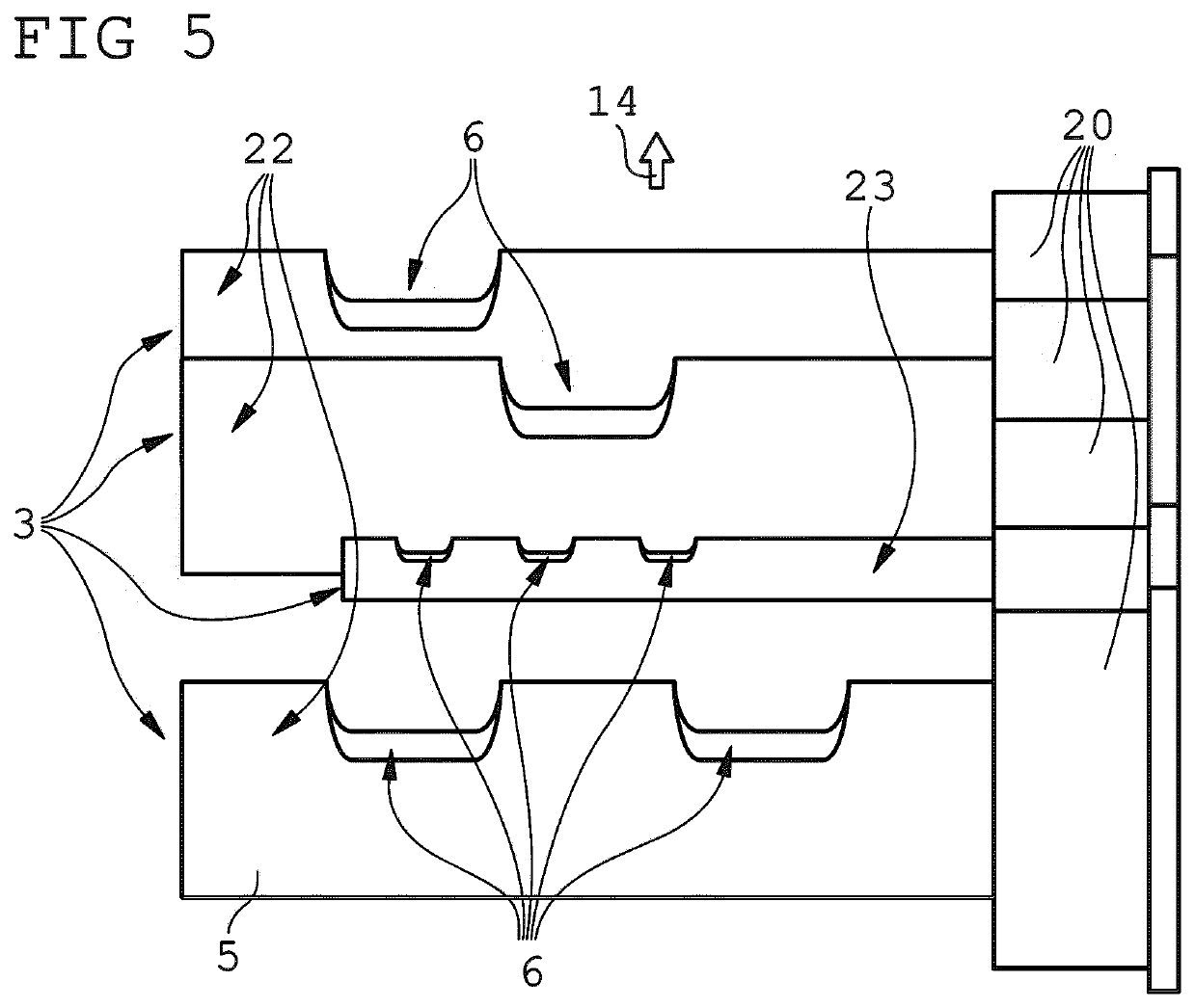 Device for treating a product with microwaves