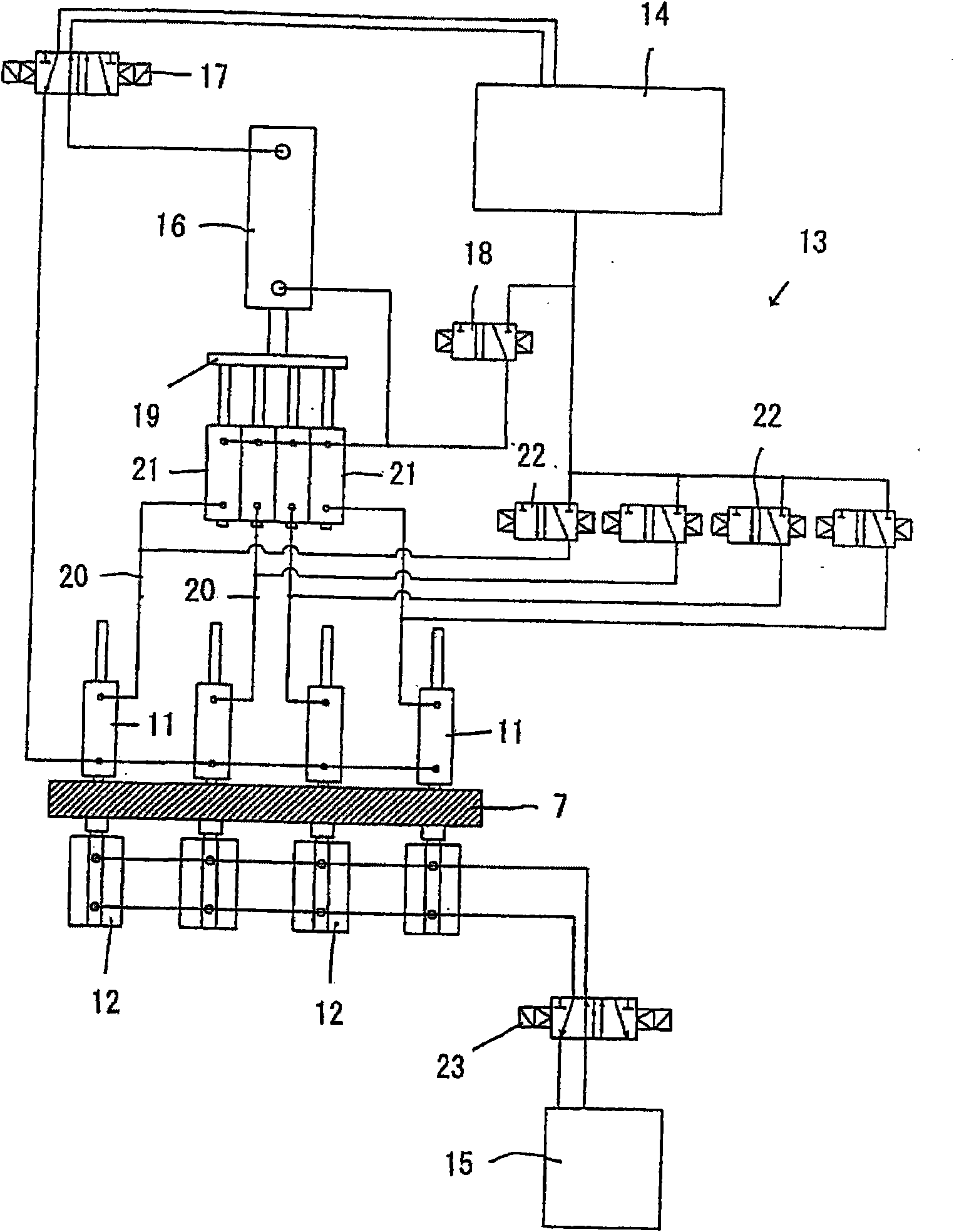 Molding machine and molding method