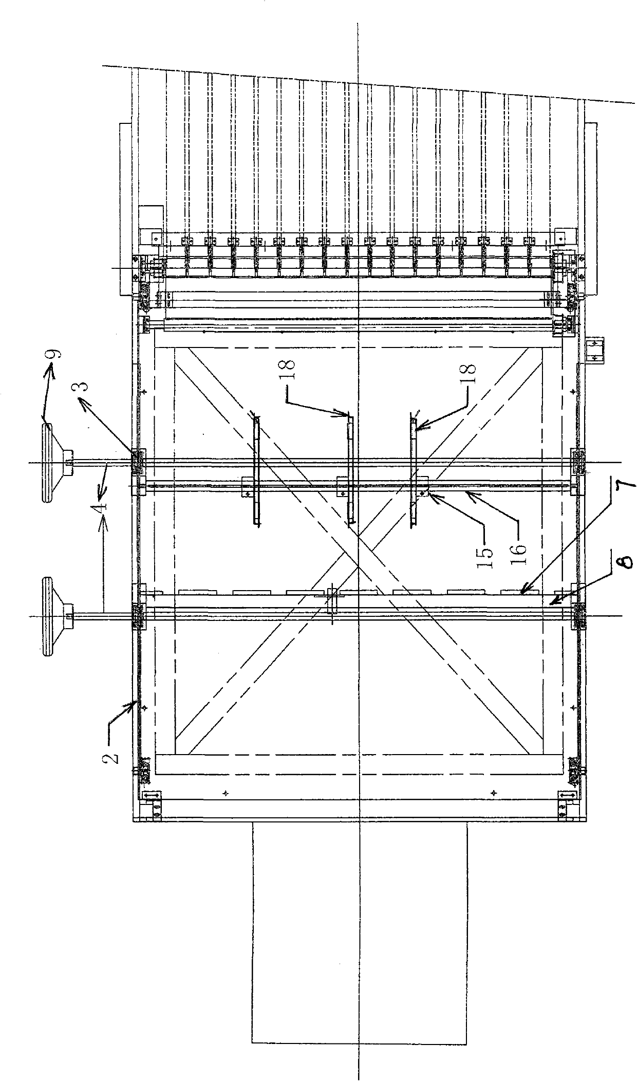 Automatic paper-gathering device of roll paper splitting machine