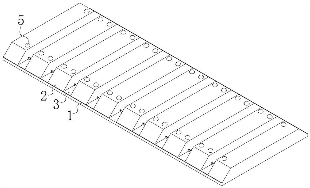 Self-adaptive pavement deceleration strip