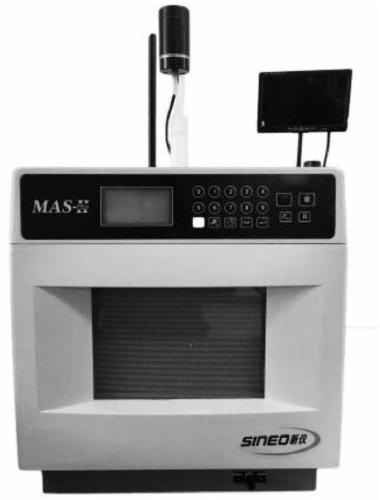 Method for treating acrylic-acid-containing waste water by microwave radiation technique