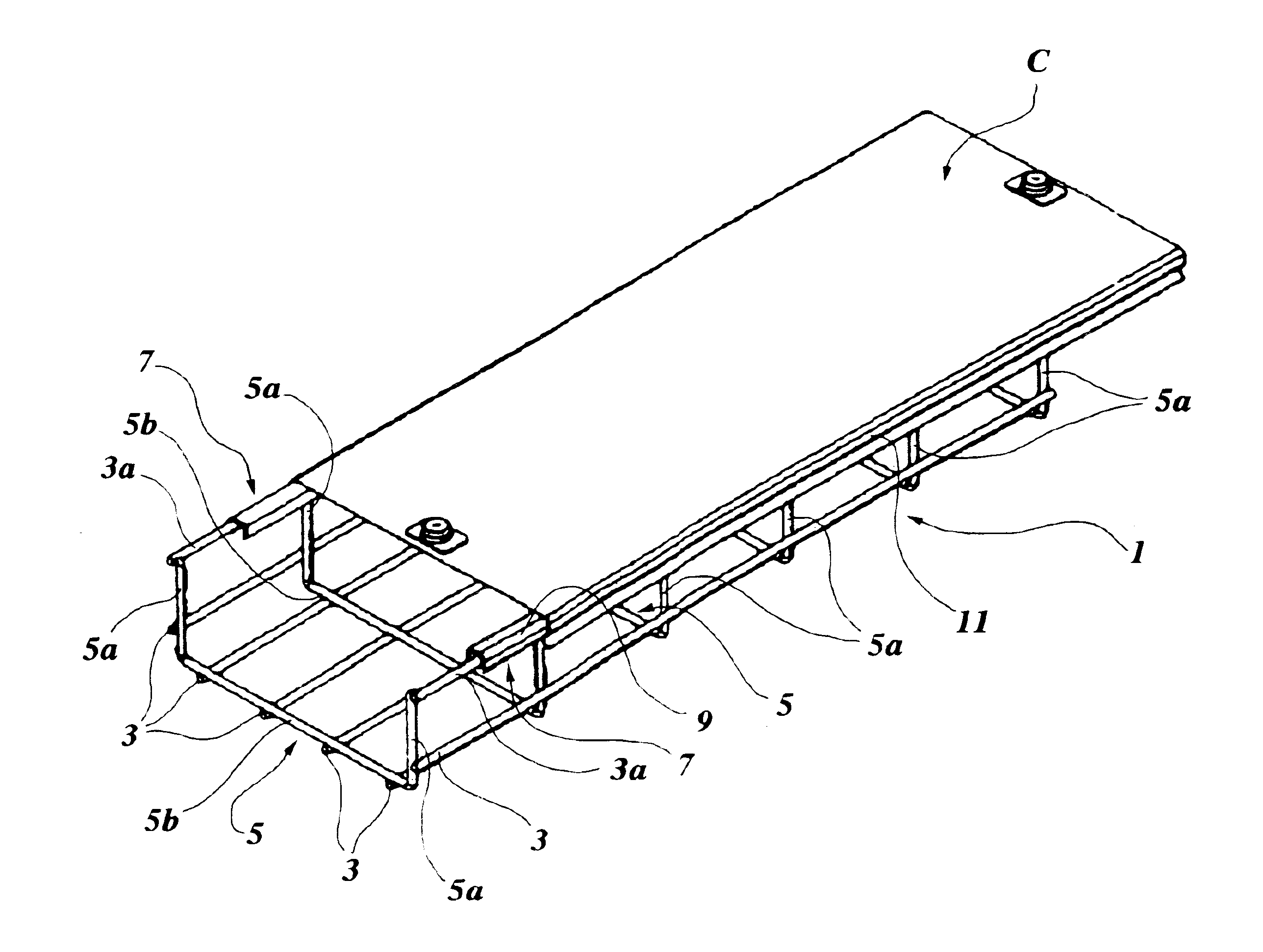 Protection member for a mesh cable tray, and a tray including said member