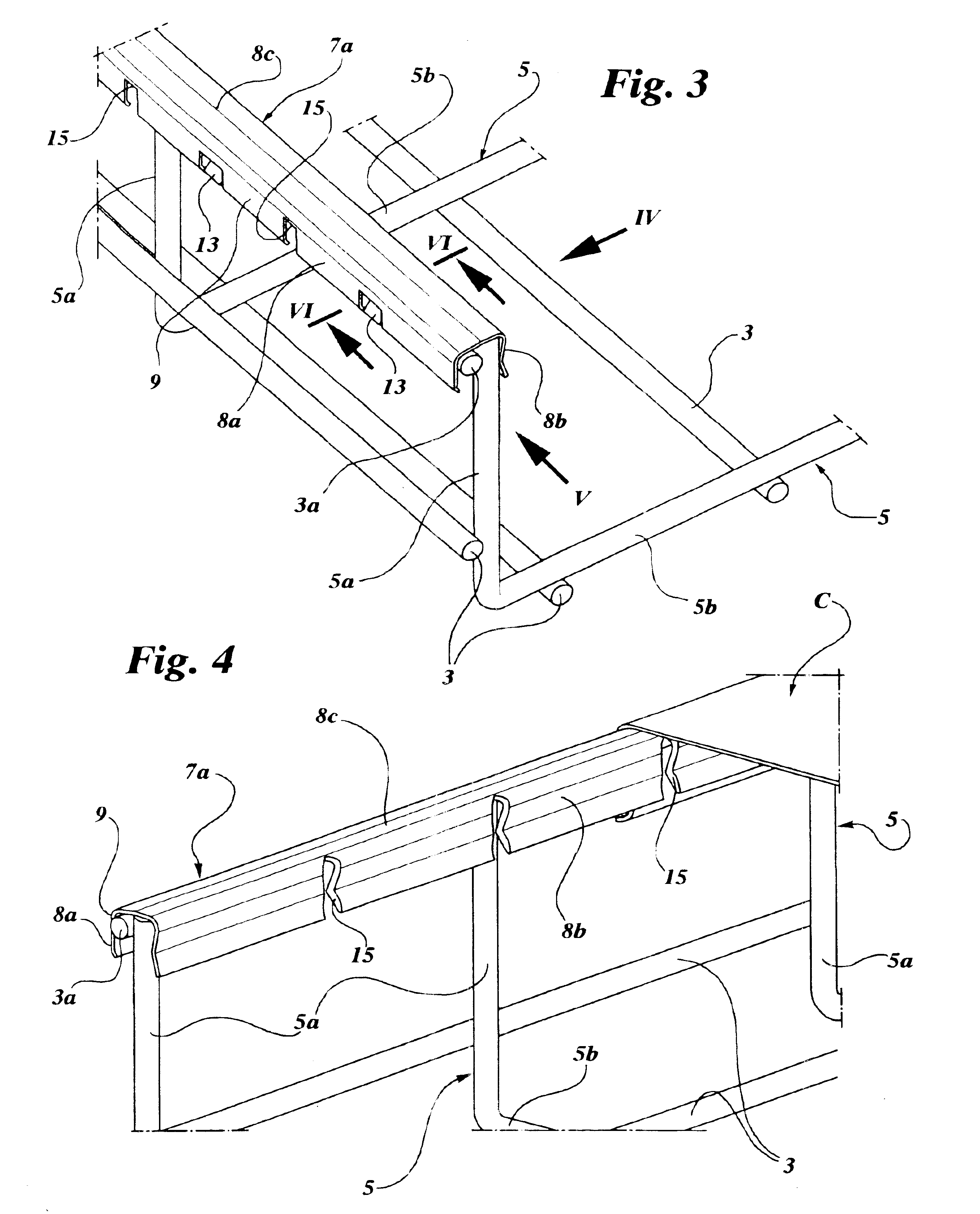 Protection member for a mesh cable tray, and a tray including said member