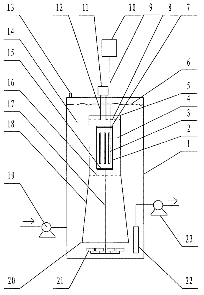 Microwave coupling photo-catalytic wastewater degradation reactor with greatly expanded capacity of single tank