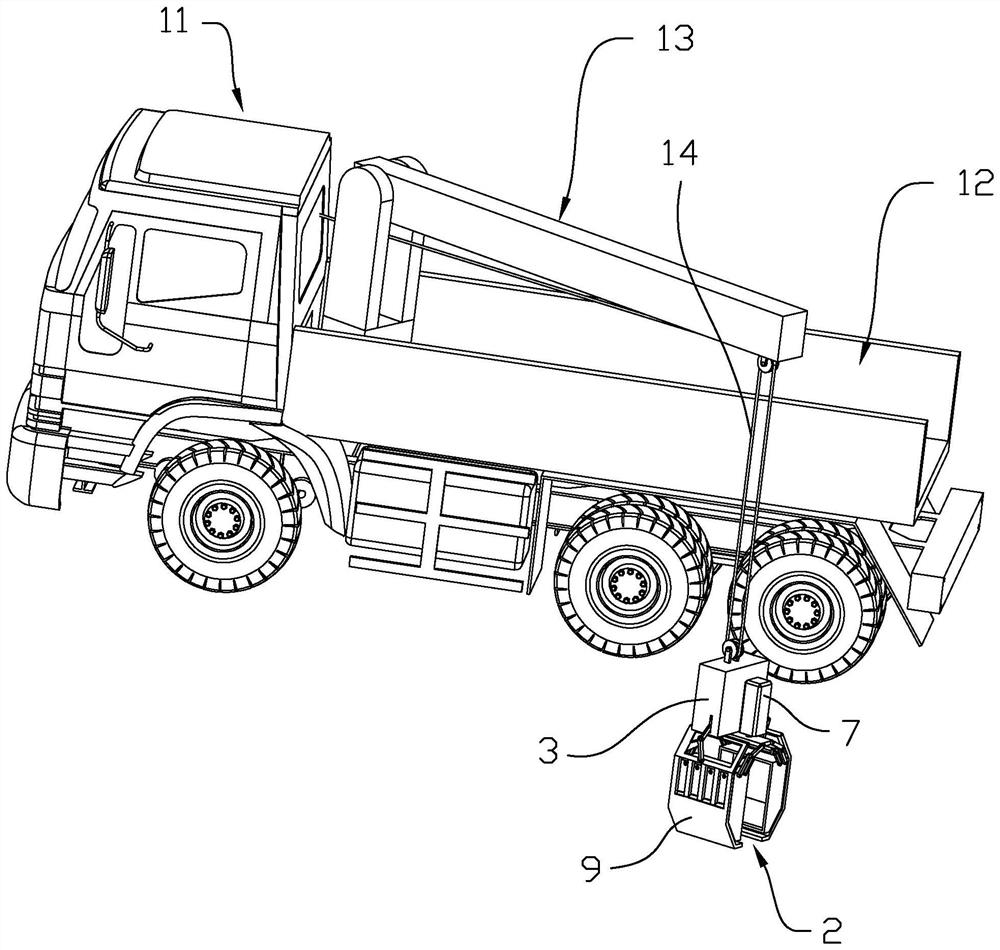 Regular dredging device for pond bottom