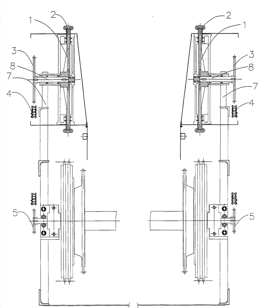 Driving device of hand strap on escalator or moving pavement