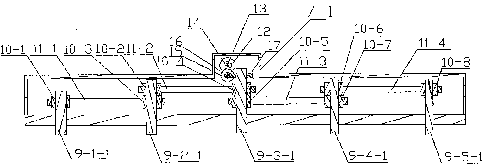 Cog belt driving group synchronous tracking sunlight automatically tracking device based on trajectory of the earth and the sun