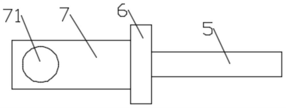 A device for improving feed crushing efficiency