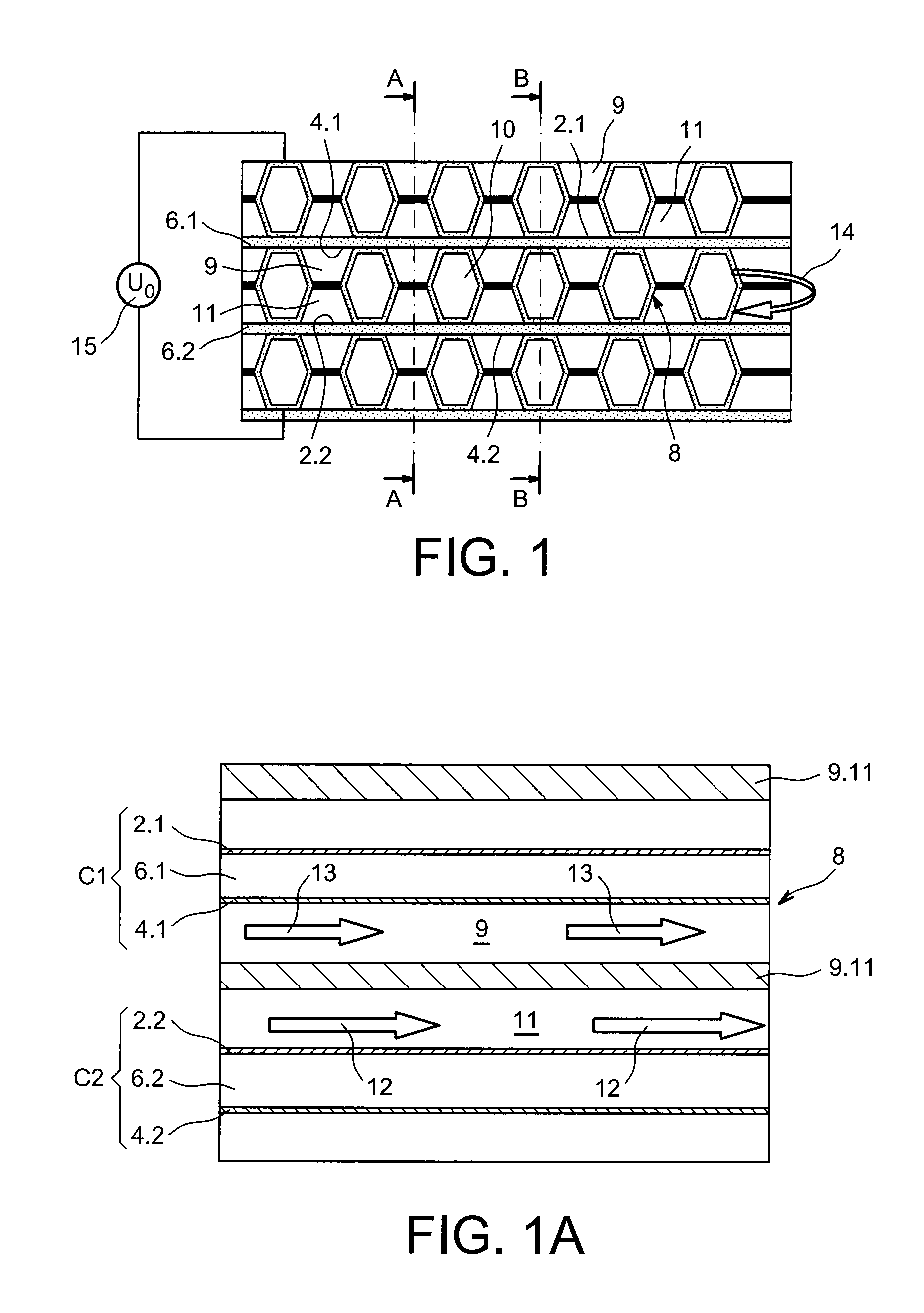 High temperature electrolyzer (HTE) including a plurality of cells, having improved operation in the event of breakage of at least one cell and during ageing