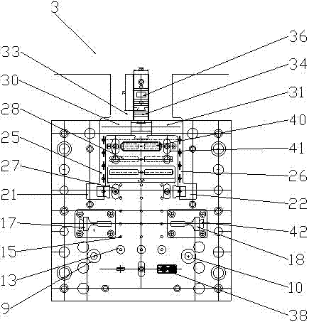 Continuous stamping processing method of pipe clamp