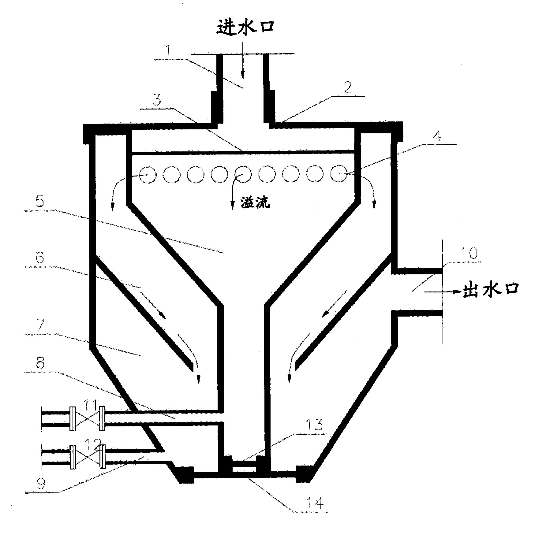 Initial rainwater discarding device