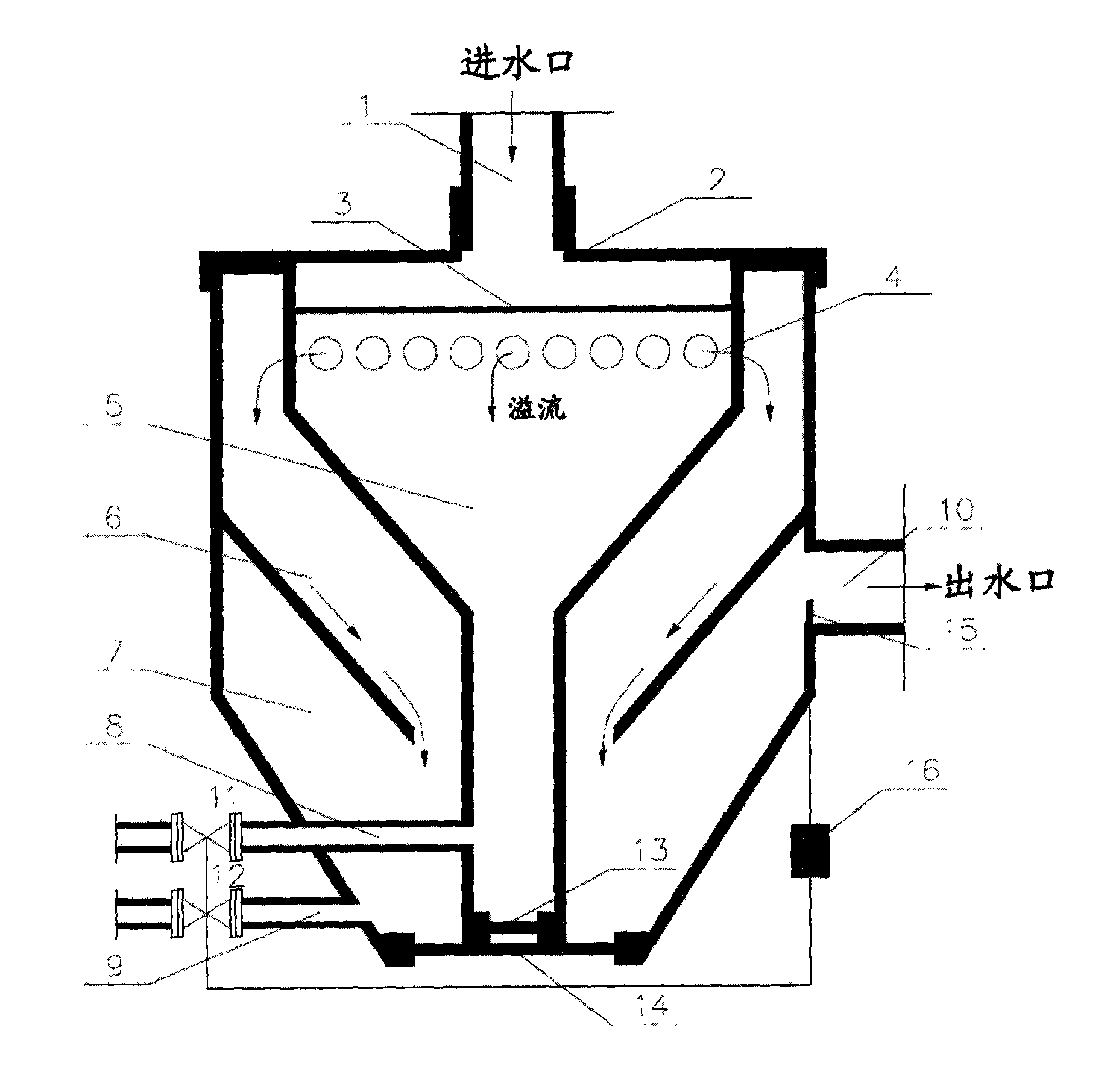 Initial rainwater discarding device