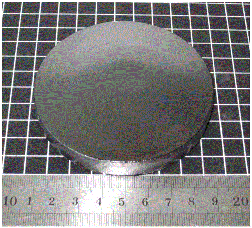 Centrally symmetric silicon carbide (SiC) single crystal growing device and method