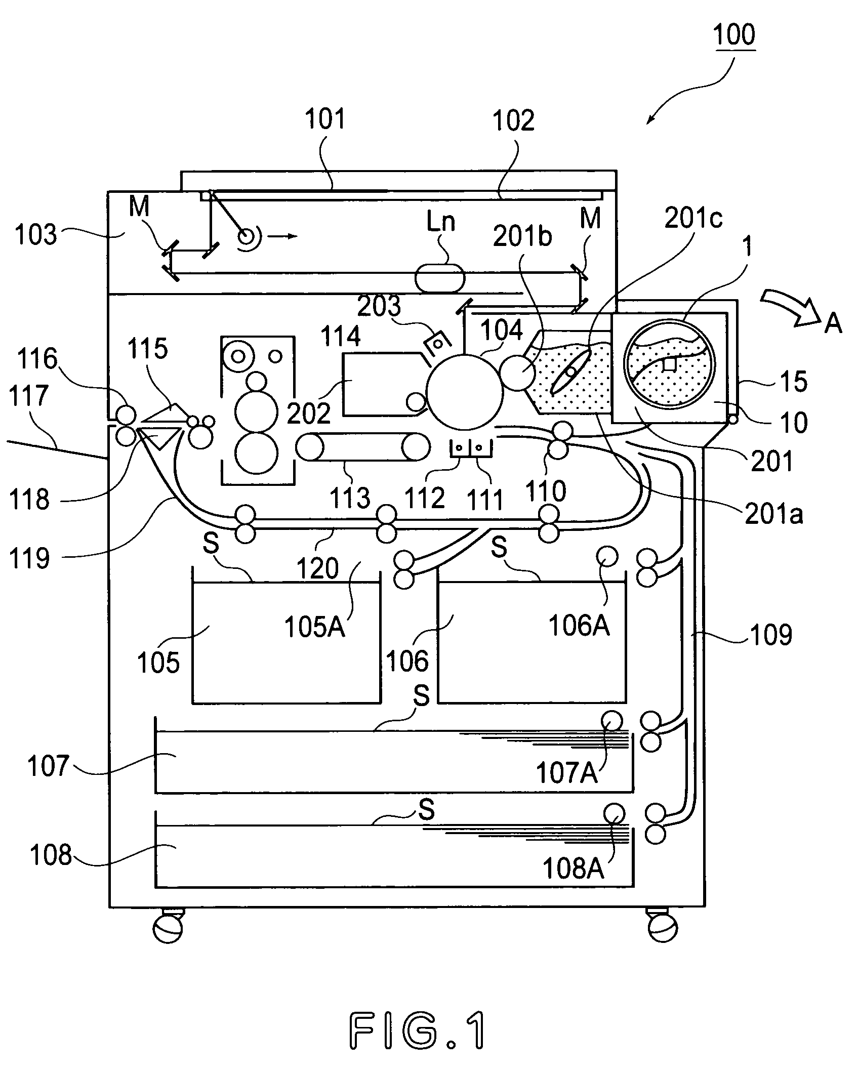 Developer supply container having a shutter cleaning feature