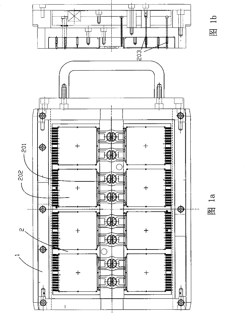 Packaging die and packaging method thereof