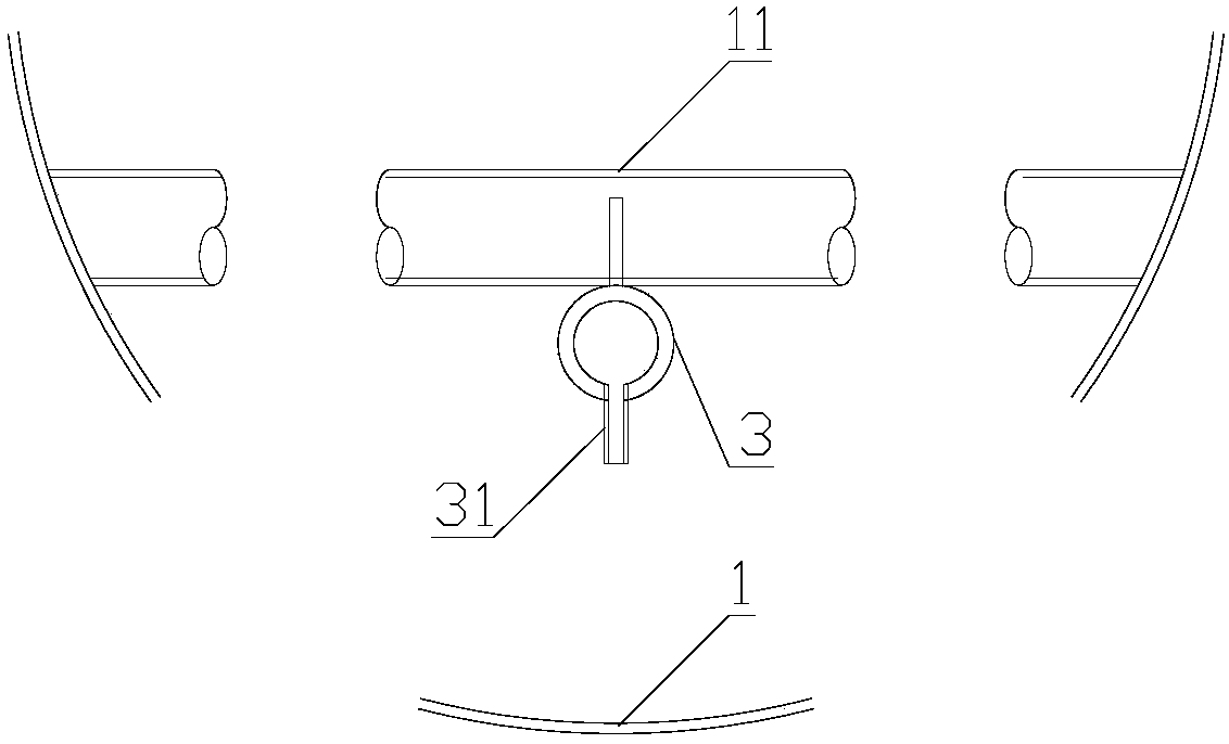 Online accumulated dust removal device for dust-gas pipeline