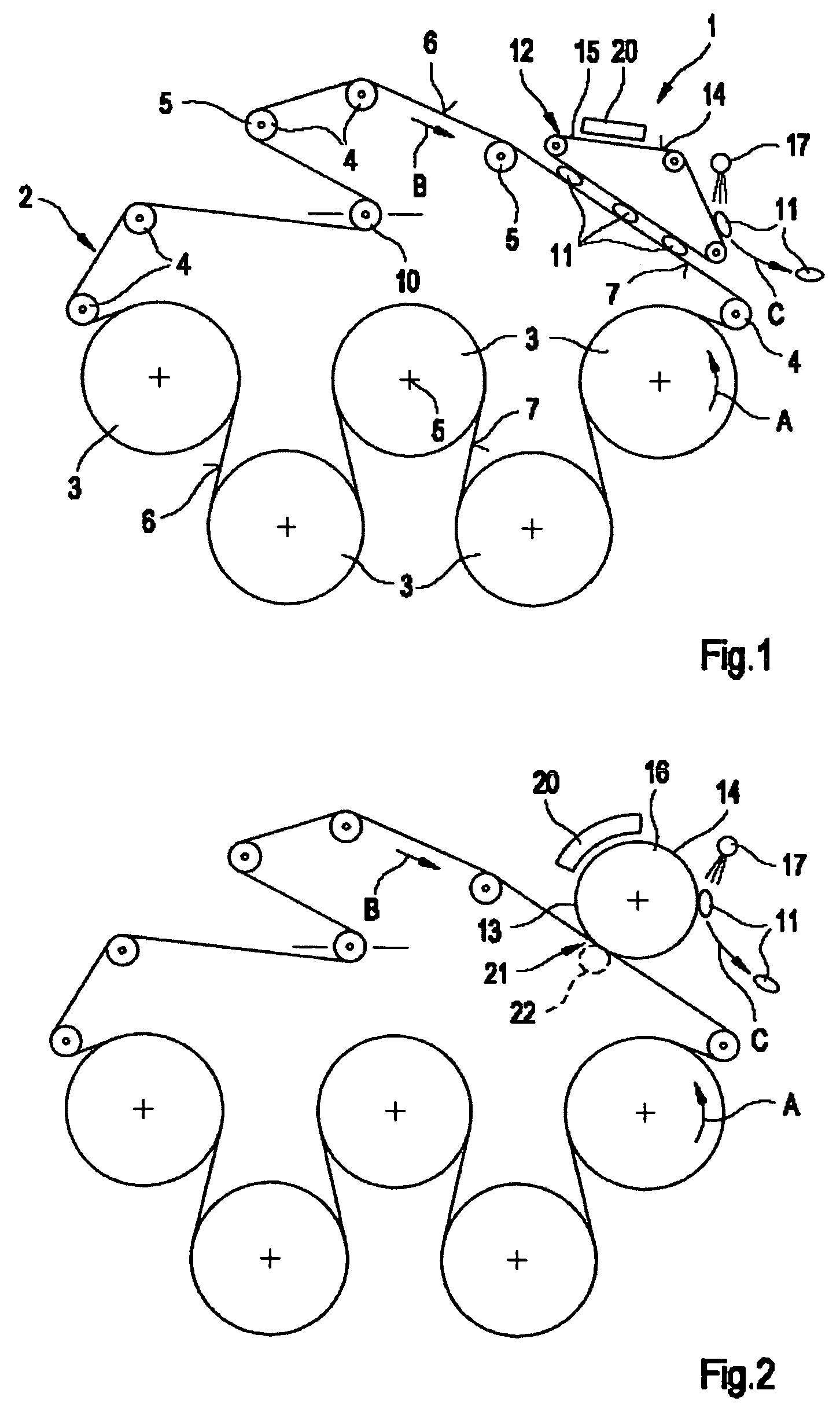 Apparatus for cleaning a papermachine fabric