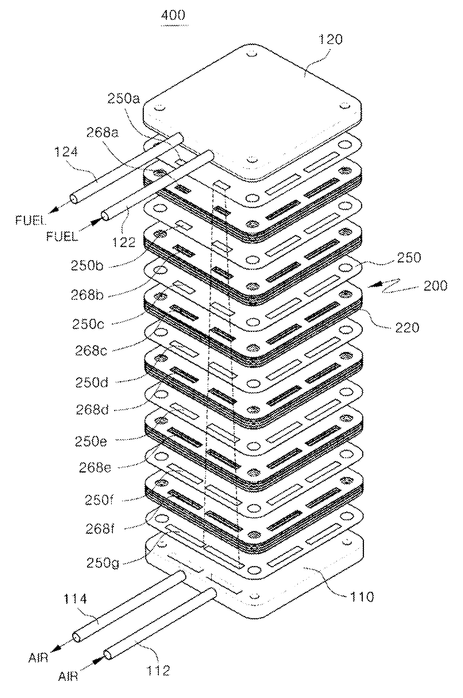 Solid oxide fuel cell stack with uniform flow distribution structure and metal sealing member