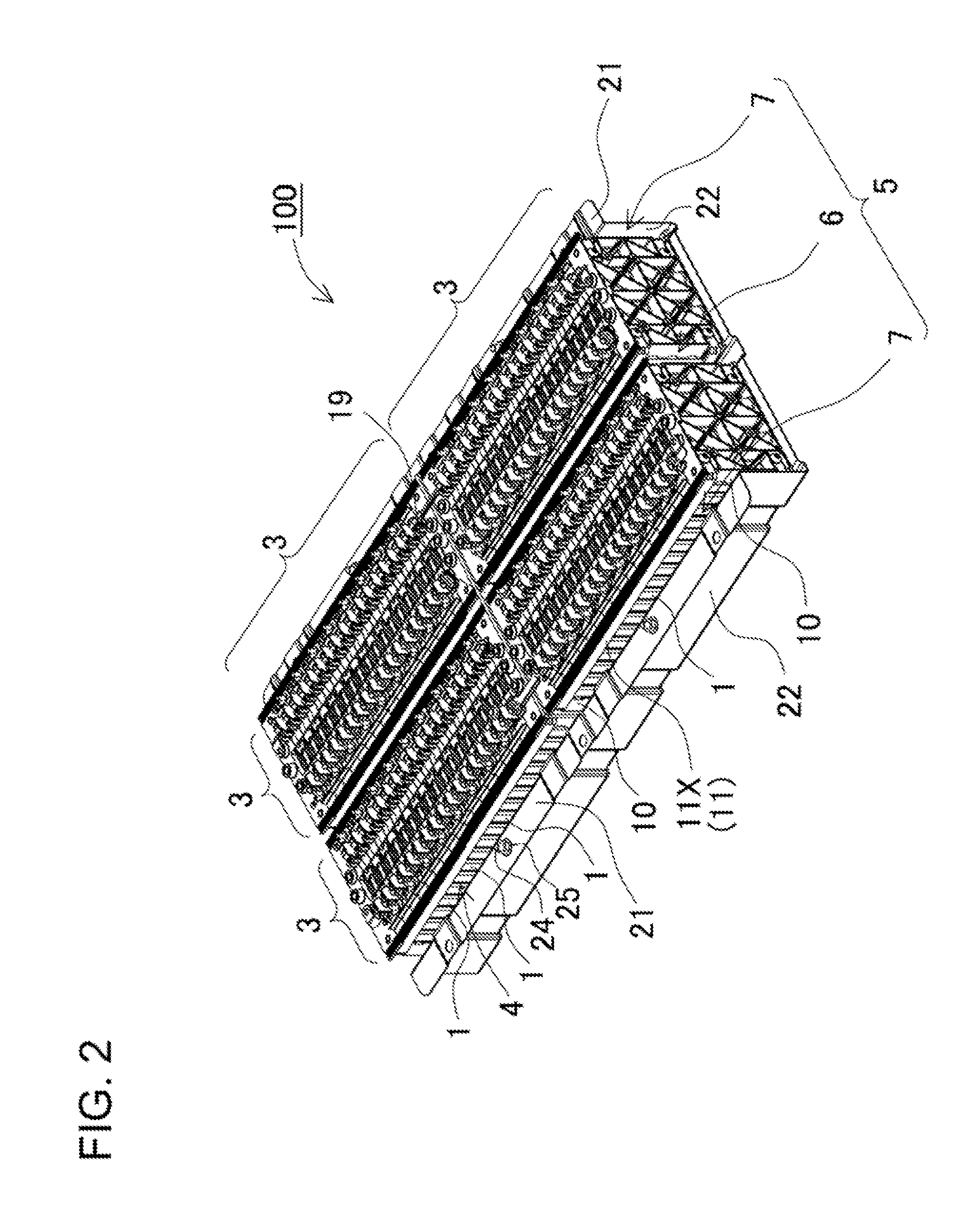 Power supply device with battery cell cooling mechanism and vehicle including the same