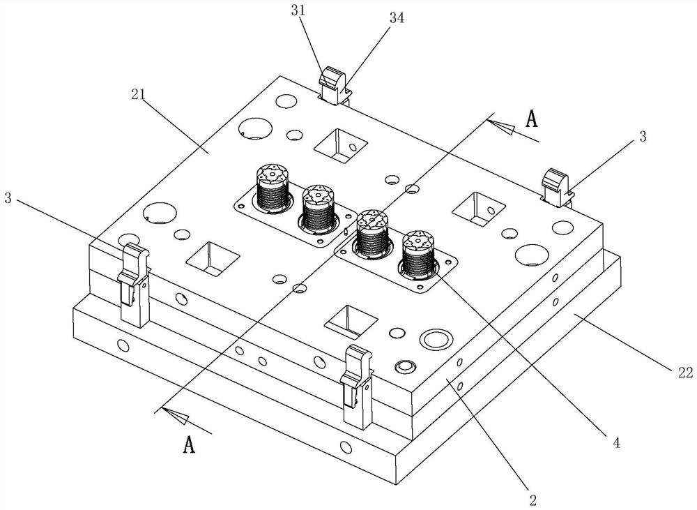 Internal thread forming injection mold