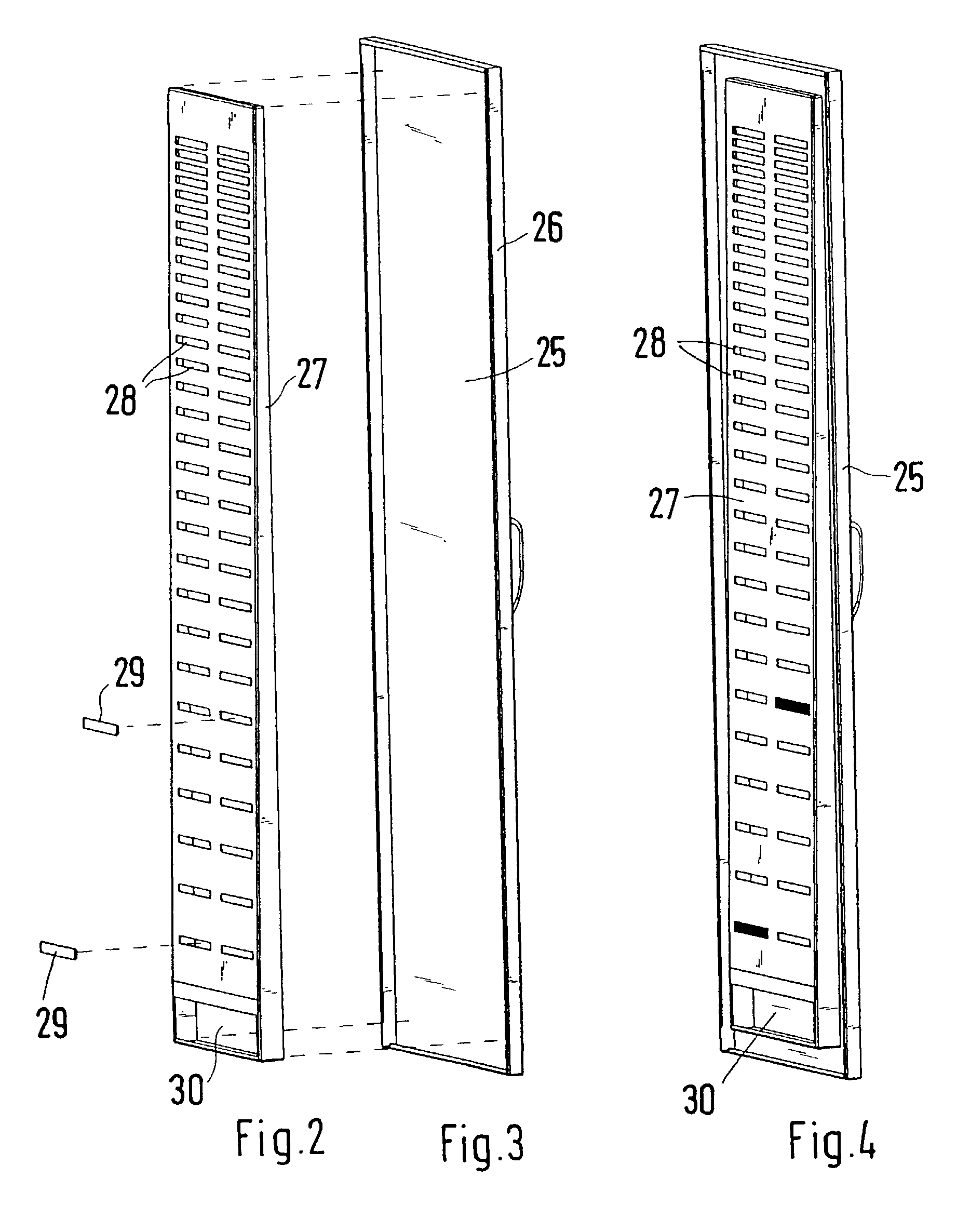 Switchgear cabinet with at least one cabinet door and a fan-assisted air circulation on an interior