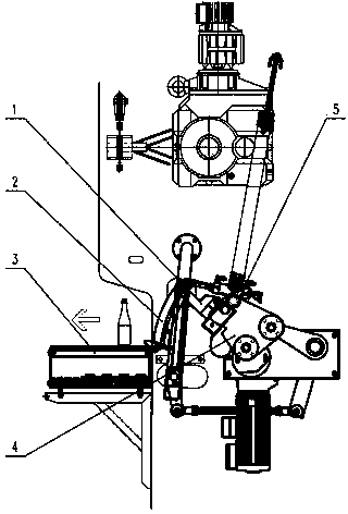 Bottle discharging transmission mechanism