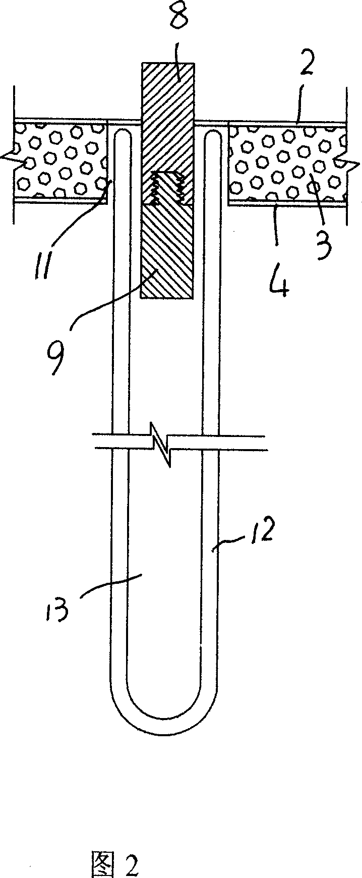 Rod insertion pressure bearing type solar energy water heater