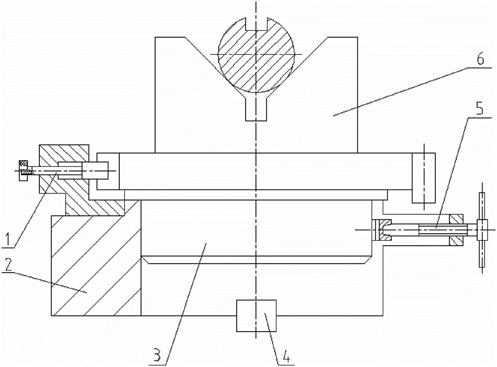 Simple and convenient cutter setting device for processing keyway and method for milling keyway on high-symmetry degree shaft