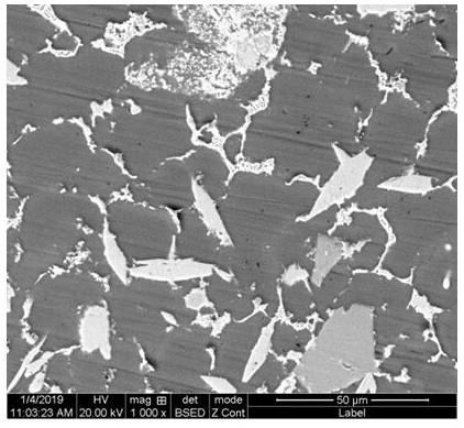 Method for reducing thermal cracking tendency of aluminum-based composite material by adding rare-earth Ce elements