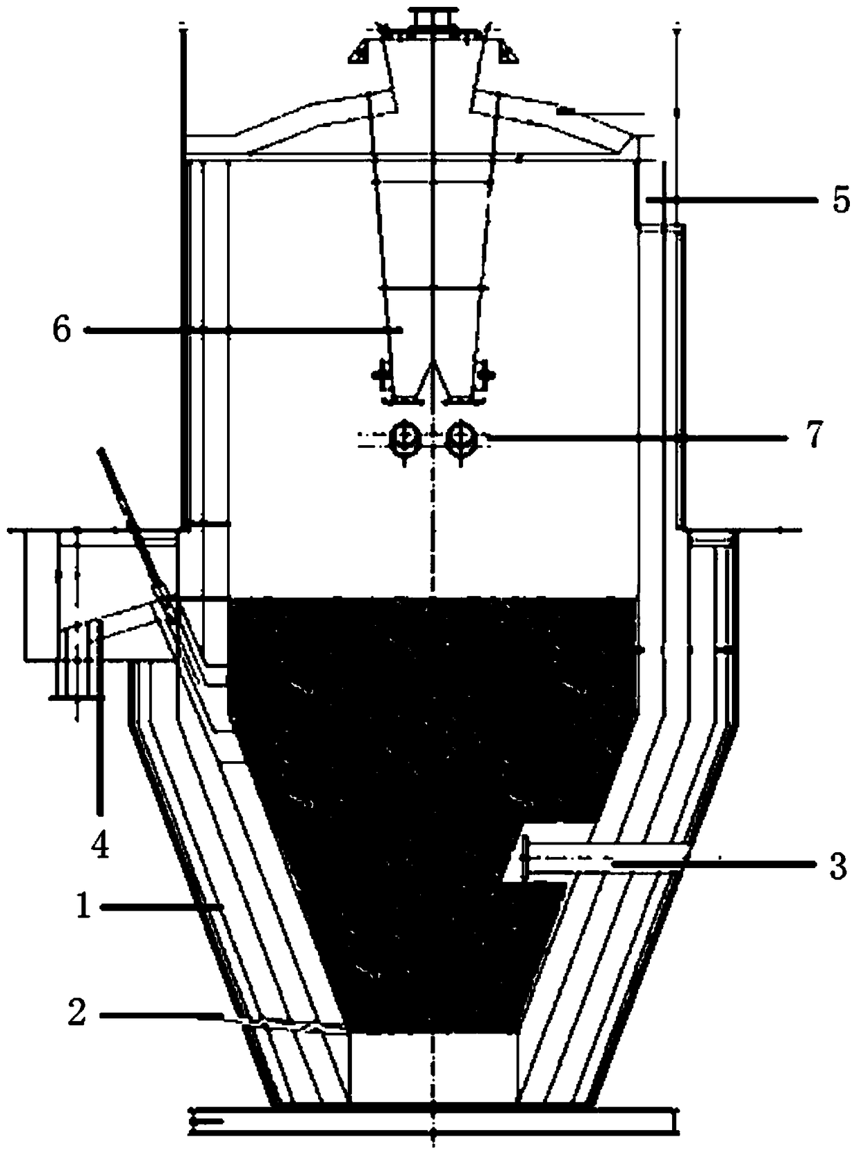 Large-capacity molten salt chlorinating device for treating high-calcium magnesium titanium slag and production method