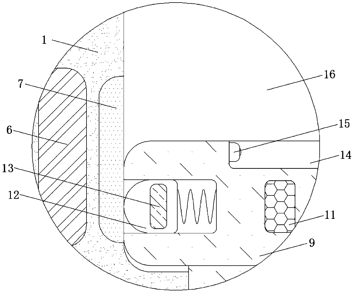 Induction cooker overflow protection device based on thermal expansion and cold contraction of gas