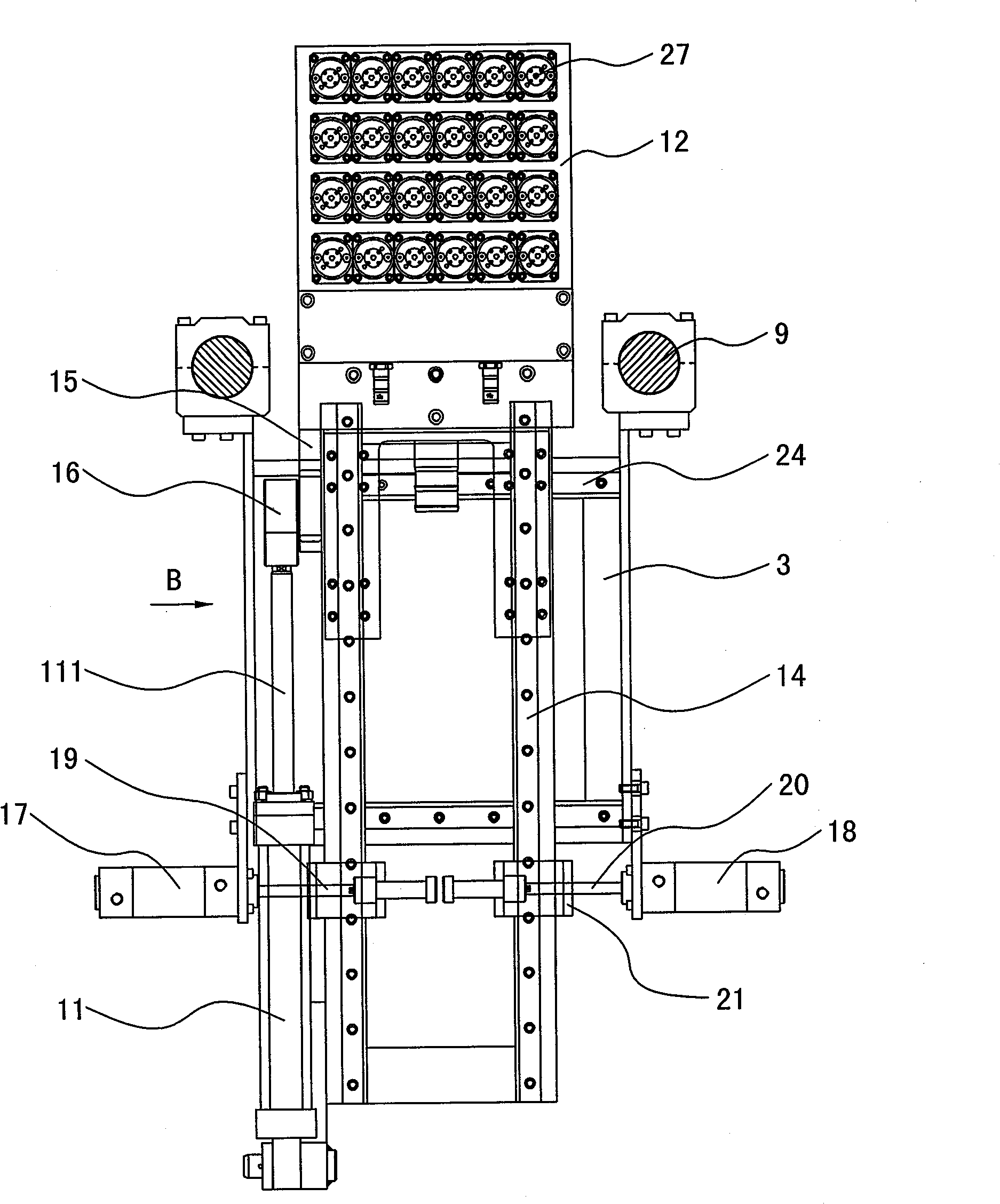 Automatic fetching device of injection molding machine