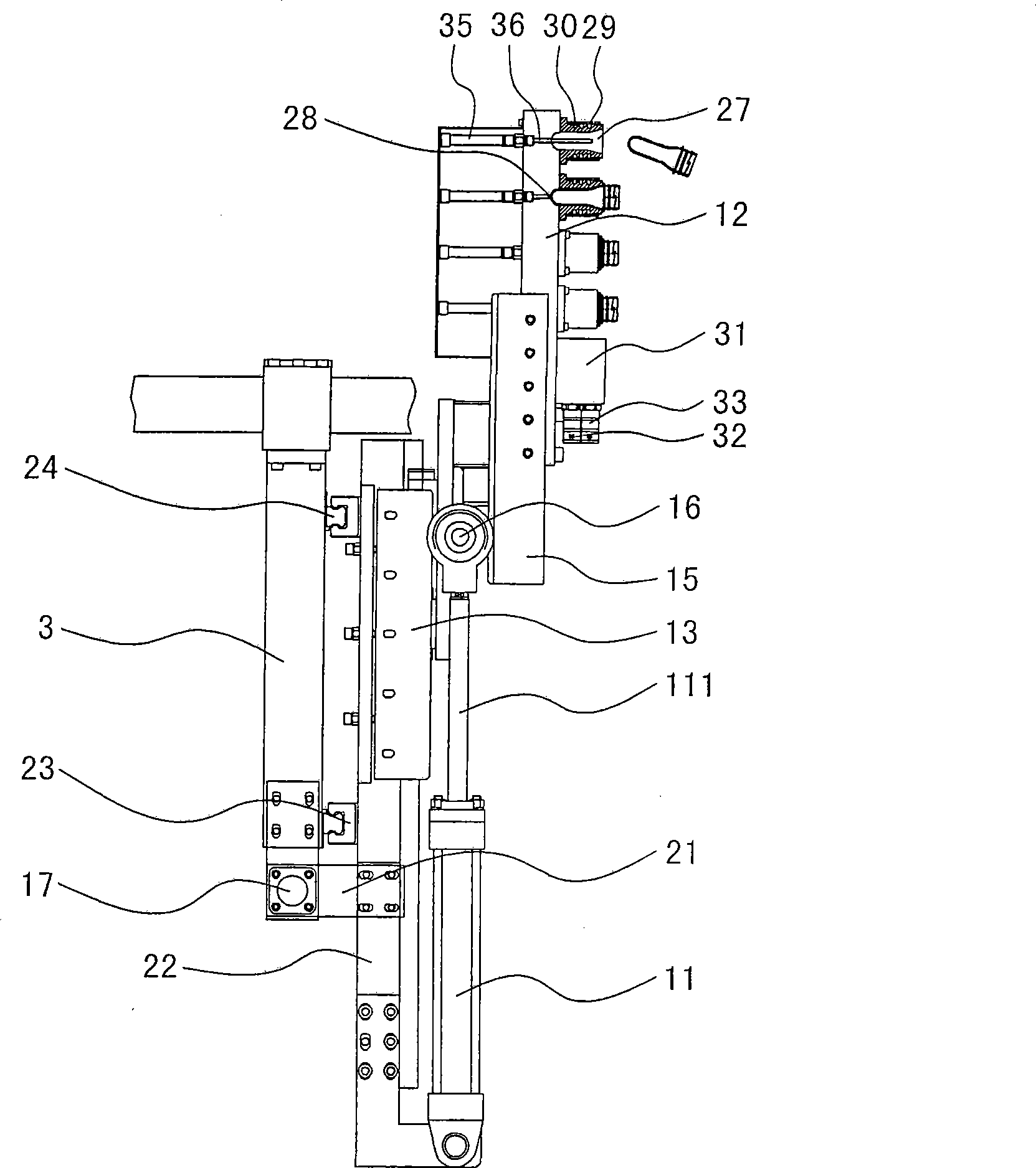 Automatic fetching device of injection molding machine