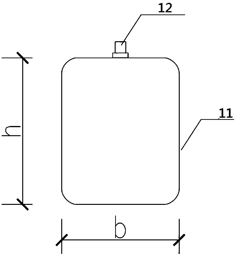 Water closing airbag capable of isolating high and low grade concrete and mounting method of water closing airbag