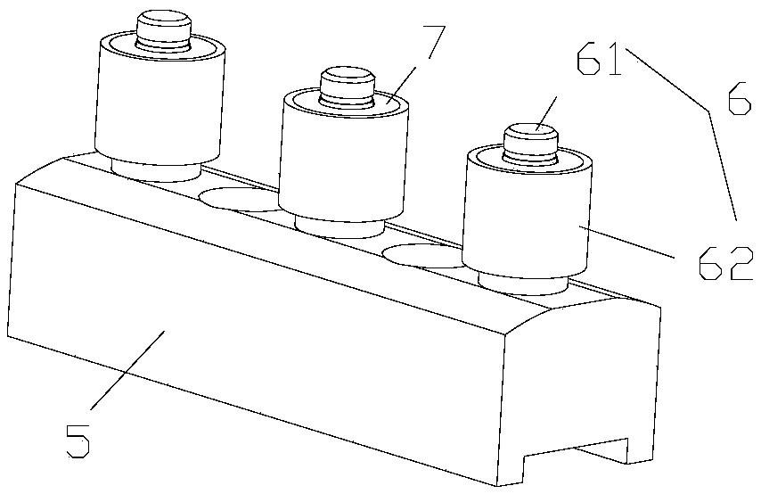 Arc-resistant constant voltage static contact group, movable contact group and movable and static contact group for electric switch machine