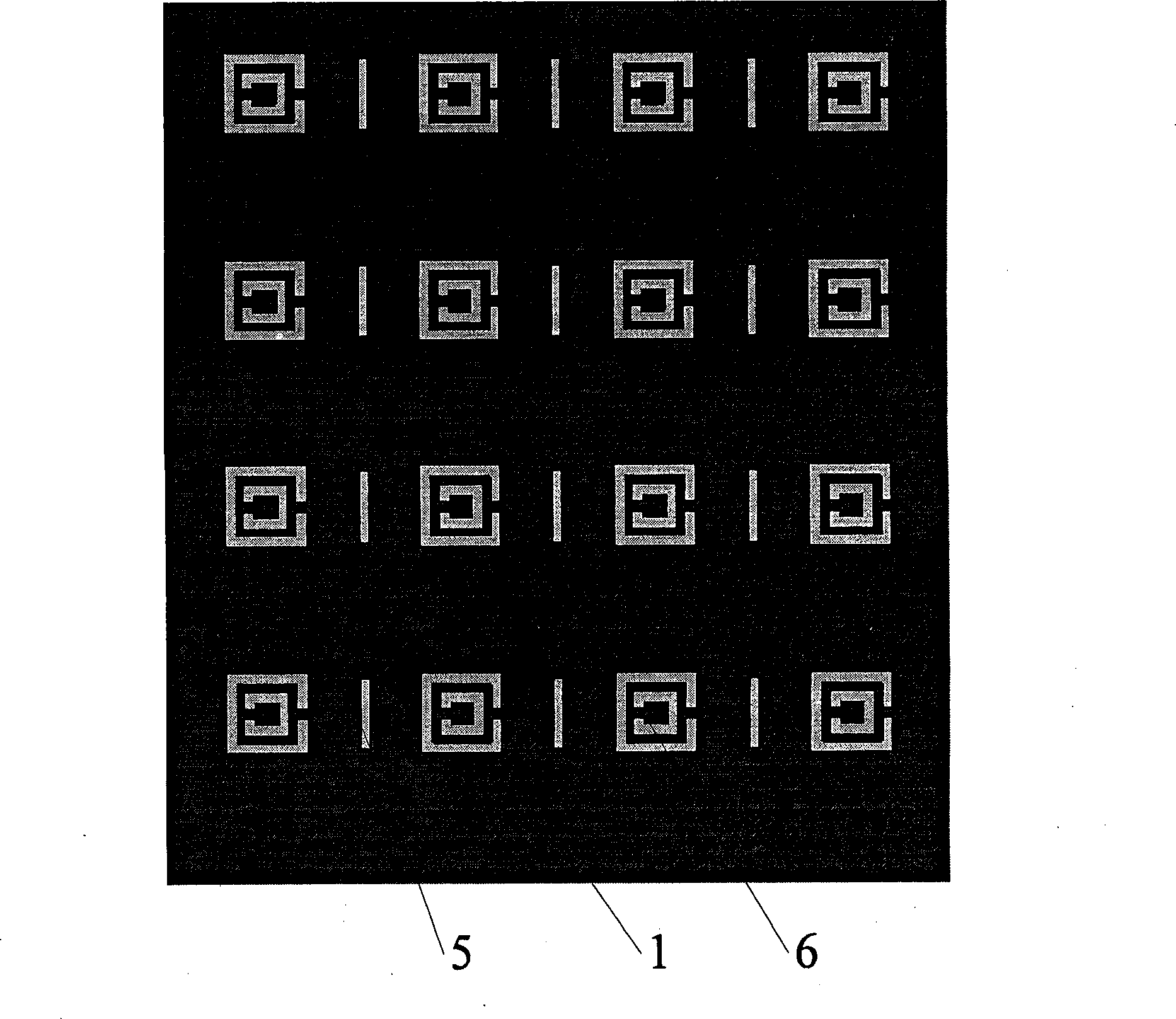 High gain slot array antenna based on left-hand material