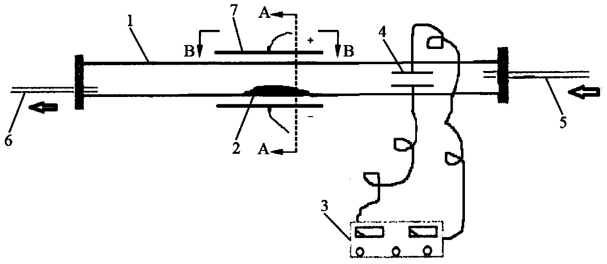 Electromagnetic field constraint plasma enhanced oxidation roasting device for synthesizing high-nickel positive electrode material of lithium ion battery