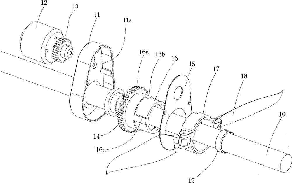 Fixed wing propeller-driven aircraft and driving device thereof