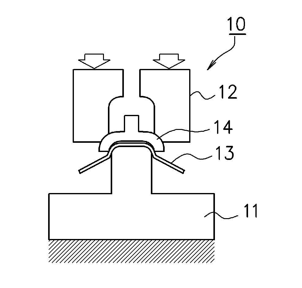 Manufacturing method and manufacturing apparatus of press-formed body