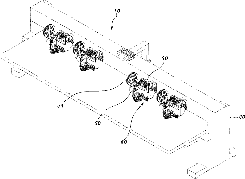 Drive device of double paillette lace machine and operation method thereof