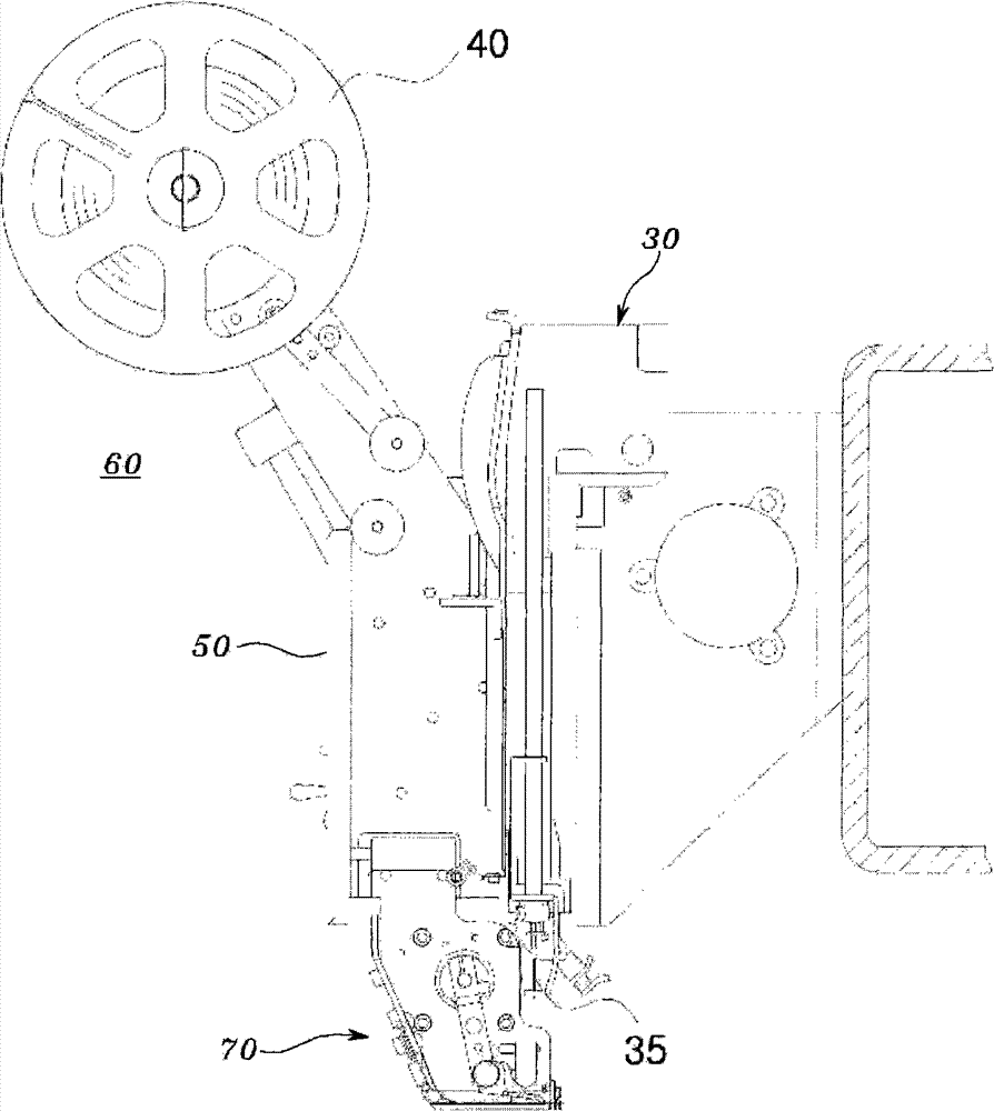 Drive device of double paillette lace machine and operation method thereof